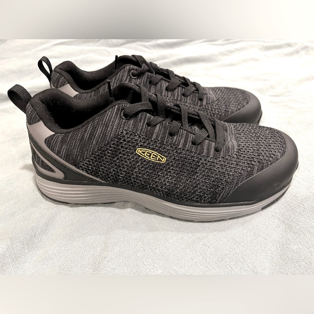 Keen Steel Toe shoes. Size 9. Never worn.